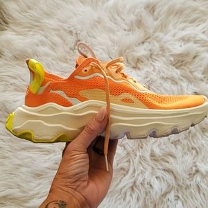 Sorel Tennis Shoes size 8 women 🤍